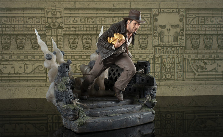 Raiders Of The Lost Ark: Indiana Jones with Idol, PVC Statue