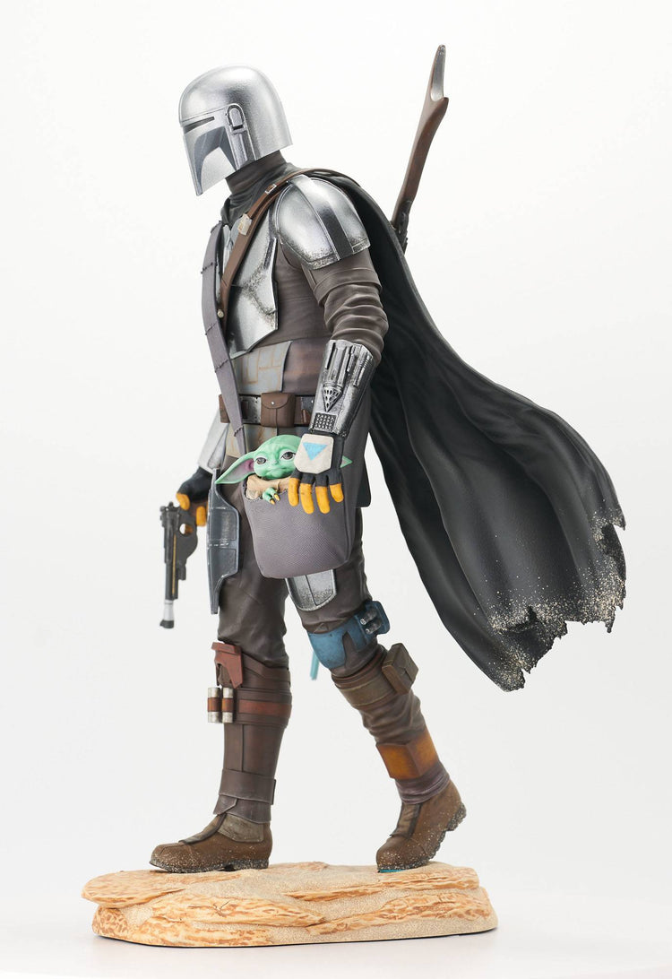 Star Wars: The Mandalorian - The Mandalorian & The Child Gentle Giant Premier Collection 1/7 Scale Statue
